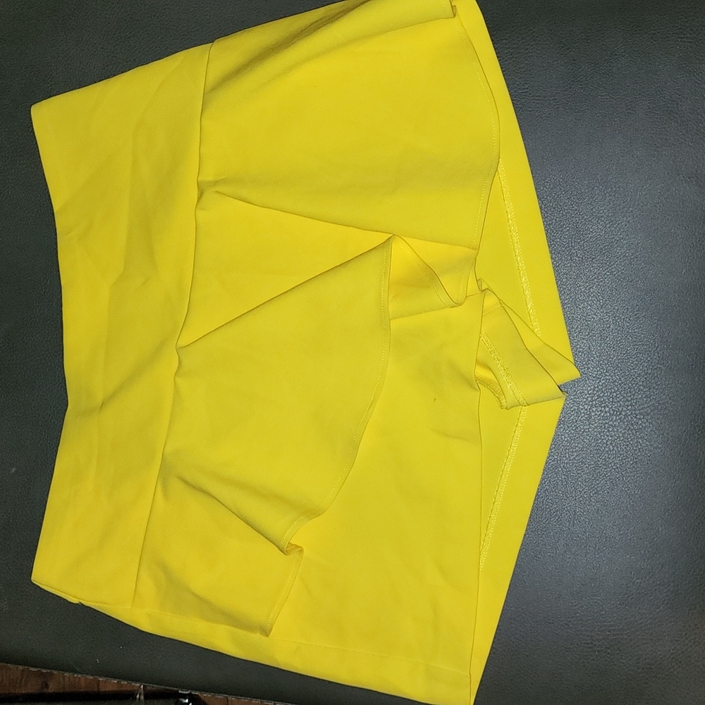 Yellow skort